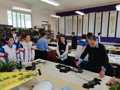 政協(xié)蘭州市委員會(huì)開(kāi)展文化進(jìn)校園活動(dòng)，架起委員聯(lián)系界別群眾的橋梁